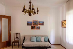 Living area - Entire housing within walking distance of the center (Vercelli)