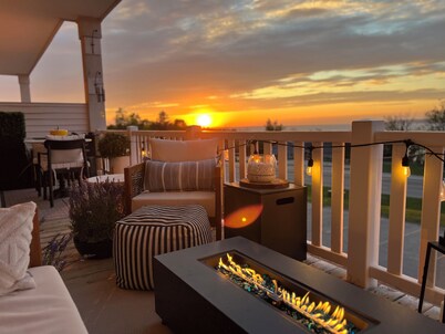 3bed -2bath Retreat Sleeps up to 9 w/Amenities+LargerTerrace+Bay Views+Office