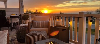 3bed -2bath Retreat Sleeps up to 9 w/Amenities+LargerTerrace+Bay Views+Office
