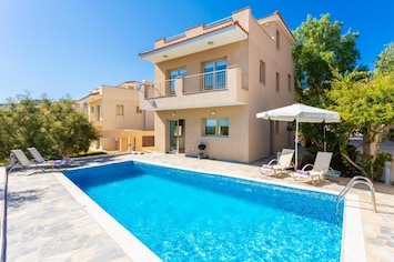 Beautiful villa with private pool and terrace with sea views