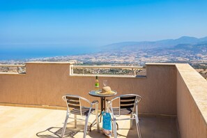 Outdoor dining - Villa Panorama Tria - Four Bedroom Villa, Sleeps 8 (Drouseia)