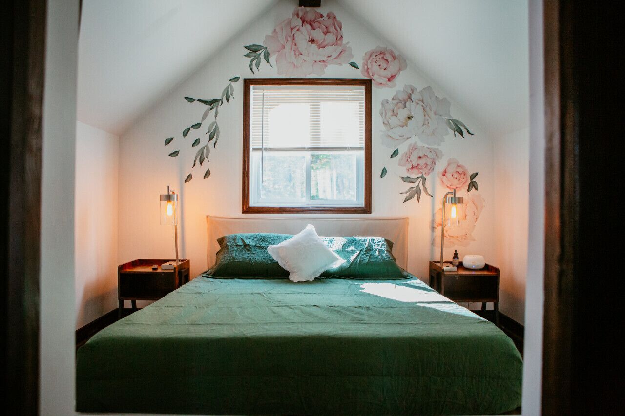 3 bedrooms, desk, iron/ironing board, travel crib