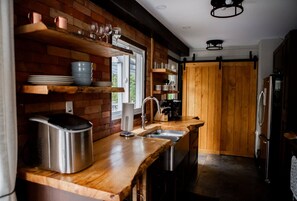 Fridge, microwave, oven, stovetop - Secluded 3BR Cabin w/Hot Tub and Firepit (Kawartha Lakes)