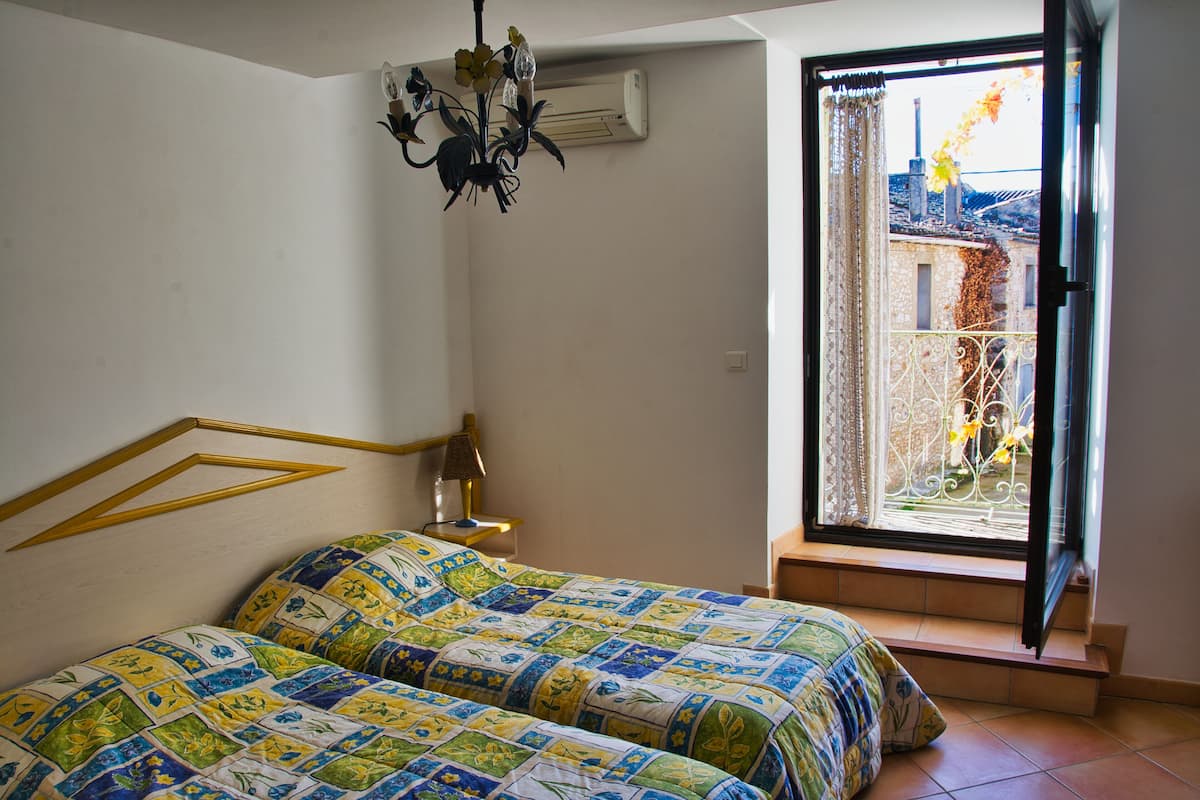 Classic Apartment | 2 bedrooms, free WiFi