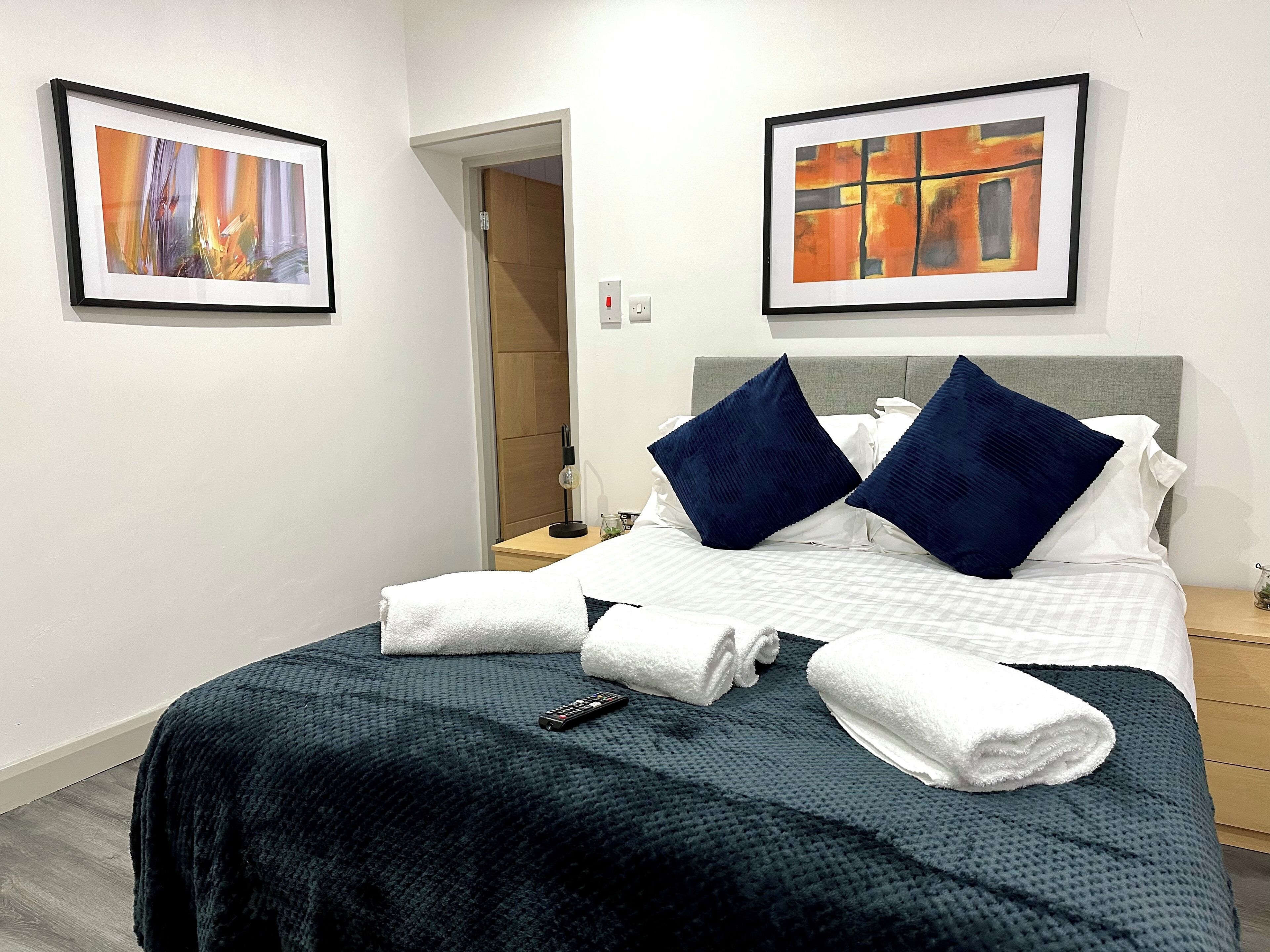 1 habitación, tabla de planchar con plancha y wifi 