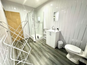 Hair dryer, towels - York Street Central Pier Beach 1Bed Apartment 3 (Blackpool)