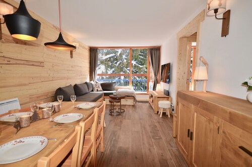 Your Perfect Ski Escape – Ski-in/Ski-out in the Heart of Arc 1800 (Sleeps 6)