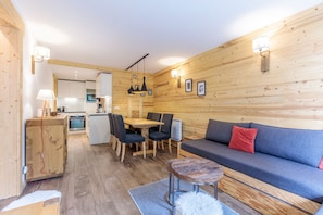 Smart TV, books, music library - Your Perfect Ski Escape – Ski-in/Ski-out in the Heart of Arc 1800 (Sleeps 6) (Bourg-Saint-Maurice)