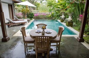 Outdoor dining - Desa Visesa Ubud 2 Bedroom Pool (Gianyar Regency)