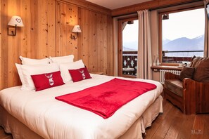 Quarto casal superior, 1 cama Queen | Roupas de cama premium, cofres nos quartos, individualmente decorados