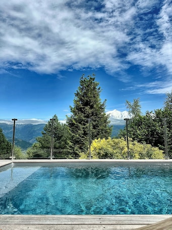 Seasonal outdoor pool, sun loungers