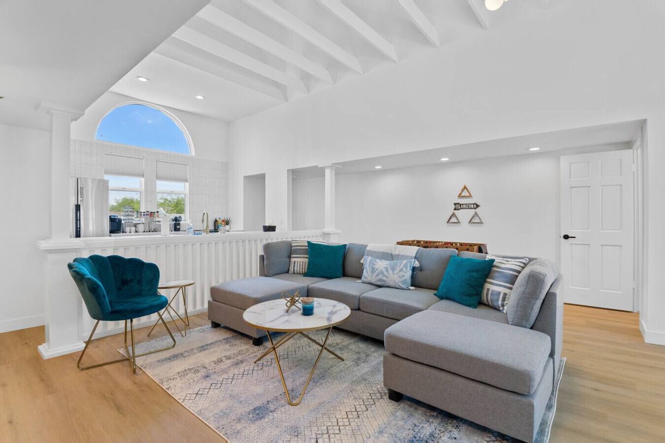 Smart-tv, videospil, bordfodbold, bordtennisbord