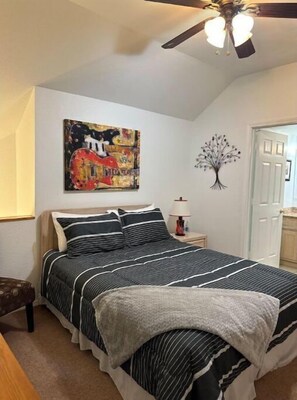 2 habitaciones, tabla de planchar con plancha, wifi y ropa de cama 