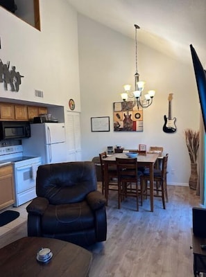 Interior - Cozy Abby Ln. Condo (Branson)