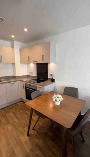 Apartment | Dining - Modern 1-bed Apt, Sleeps 2 in Birmingham (Birmingham)
