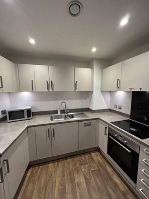 Leilighet | Eget kjøkken | Mikrobølgeovn, ovn, kokeplater og oppvaskmaskin