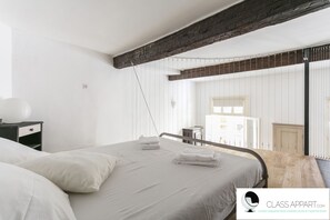 2 habitaciones, escritorio, tabla de planchar con plancha y wifi gratis 