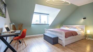 1 Schlafzimmer, Schreibtisch, Bügeleisen/Bügelbrett, Reisekinderbett