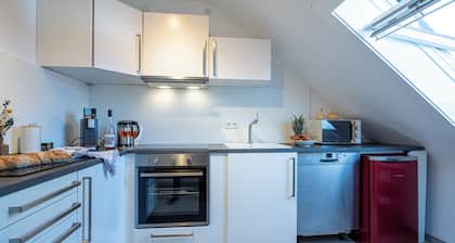 Bright & quiet, 200m to the subway