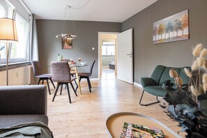 Smart TV - Bright & quiet, 200m to the subway (Ahrensburg)