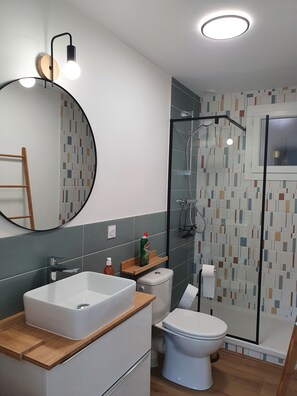 Shower, hair dryer, towels, toilet paper