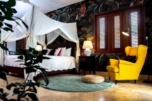 5 bedrooms, in-room safe, WiFi, bed sheets