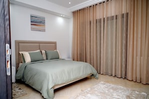2 bedrooms, in-room safe, iron/ironing board, free WiFi
