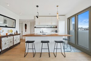 公寓 | 私人厨房 | 冰箱、微波炉、烤箱、�洗碗机