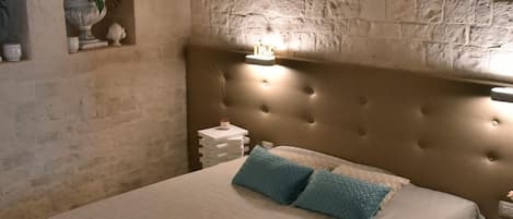 Luxury Room | Egyptian cotton sheets, premium bedding, desk, soundproofing