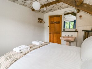 5 bedrooms, individually decorated, individually furnished, free WiFi