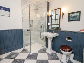 Shower - Ty Sinsir (Crickhowell)