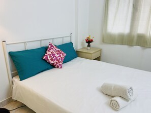 4 bedrooms, iron/ironing board, bed sheets
