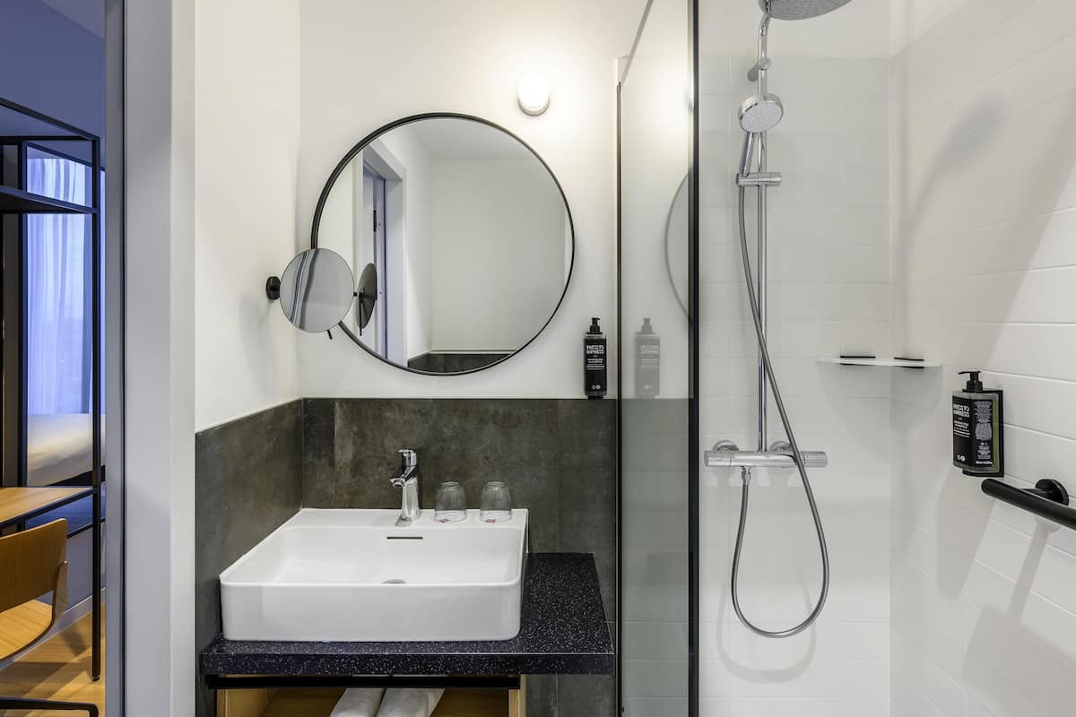 Skrifborð, myrkratjöld/-gardínur, hljóðeinangrun