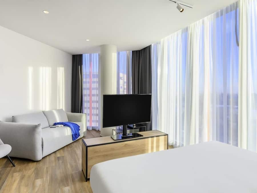 Premium Room, 1 Double Bed | Desk, blackout drapes, soundproofing, WiFi (free)