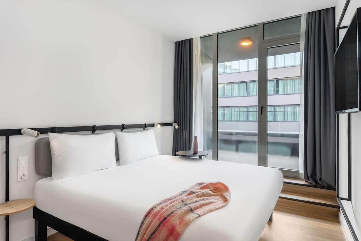Habitación estándar, 1 cama doble, balcón | Escritorio, cortinas opacas, sistema de insonorización y wifi gratis