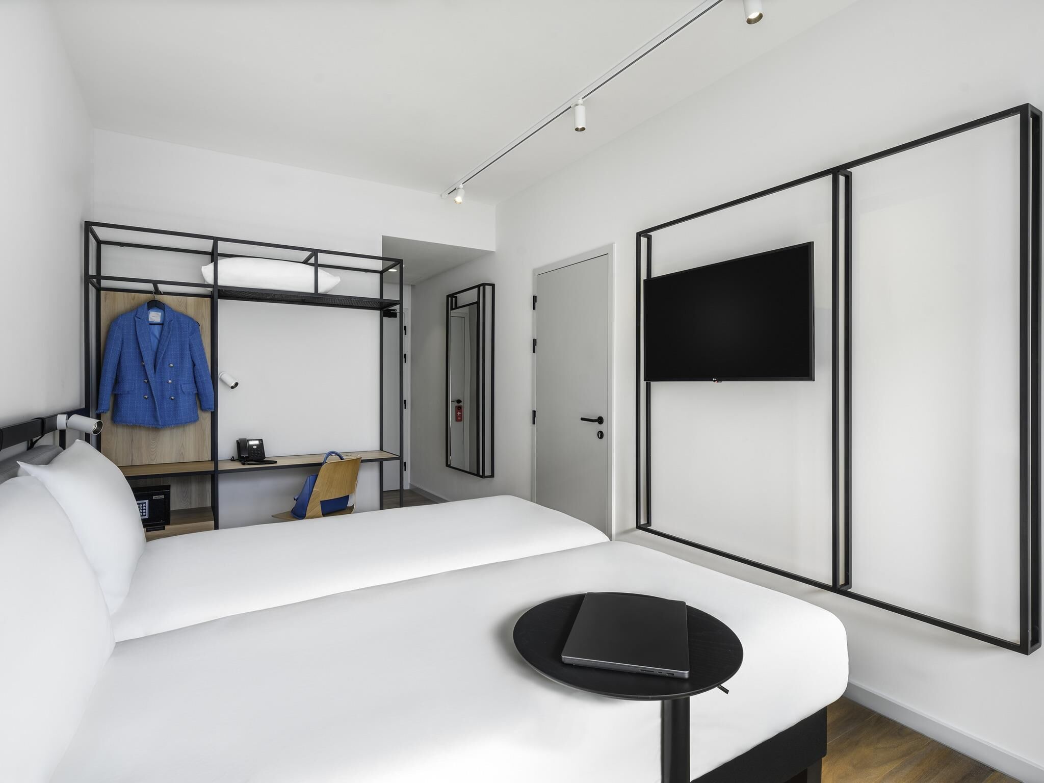 Standard Room, 2 Twin Beds | Desk, blackout drapes, soundproofing, free WiFi