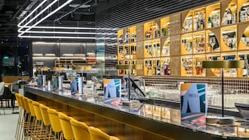 Bar (trong khuôn viên)