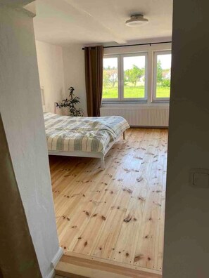 1 bedroom, WiFi, bed sheets - Nature escape at a modern house (Lübbenau)
