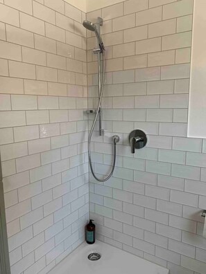 Towels, soap, toilet paper - Nature escape at a modern house (Lübbenau)