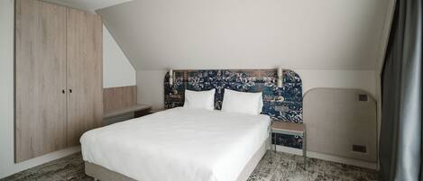 Superior-huone, 1 suuri parisänky ja vuodesohva | Ylelliset vuodevaatteet, minibaari, tallelokero huoneessa, äänieristys