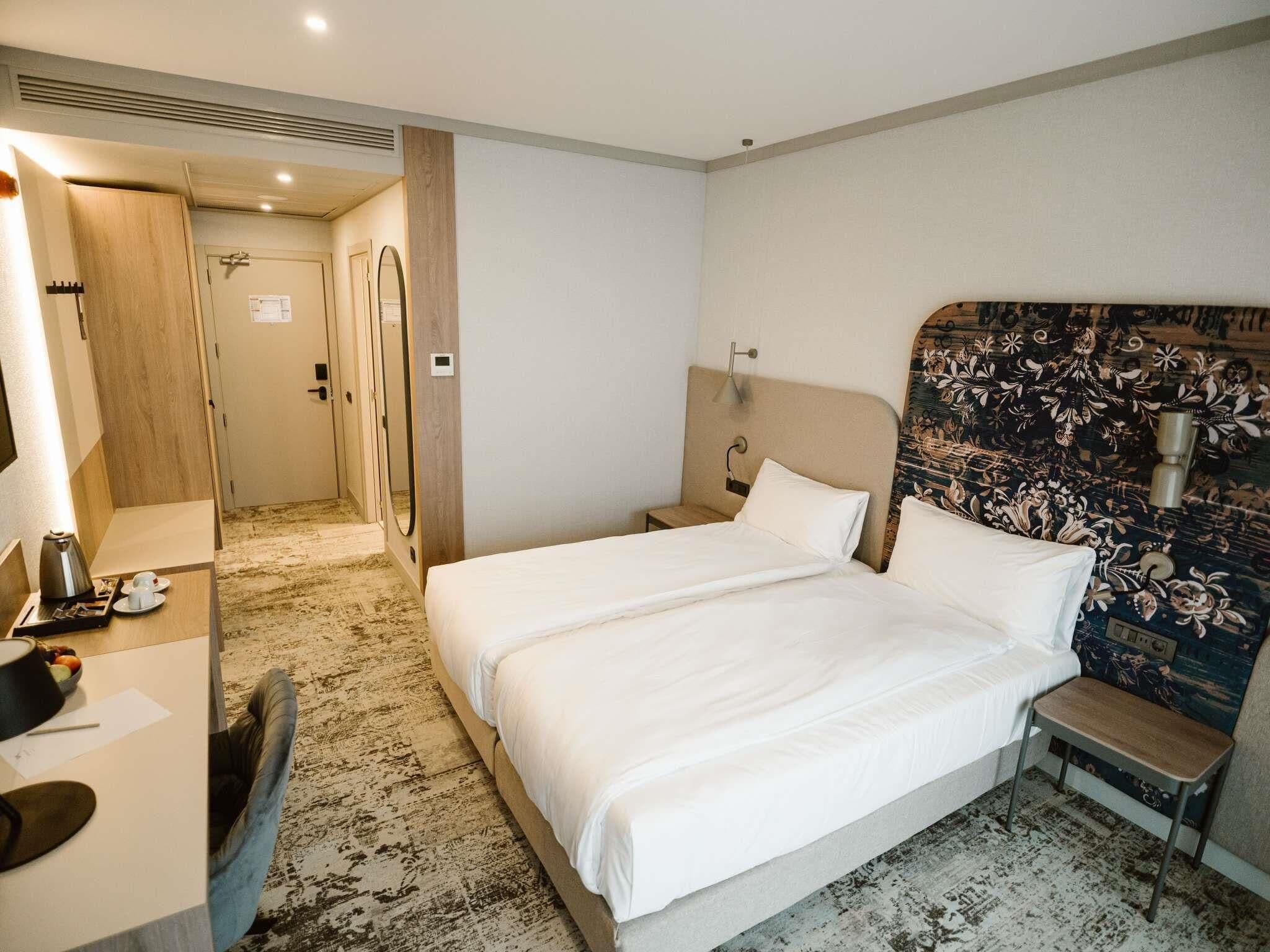 Premium bedding, minibar, in-room safe, soundproofing