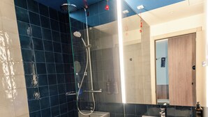 تجهيزات دش، دُش غزير، مستلزمات للعناية الشخصية صديقة للبيئة، مجففات شعر