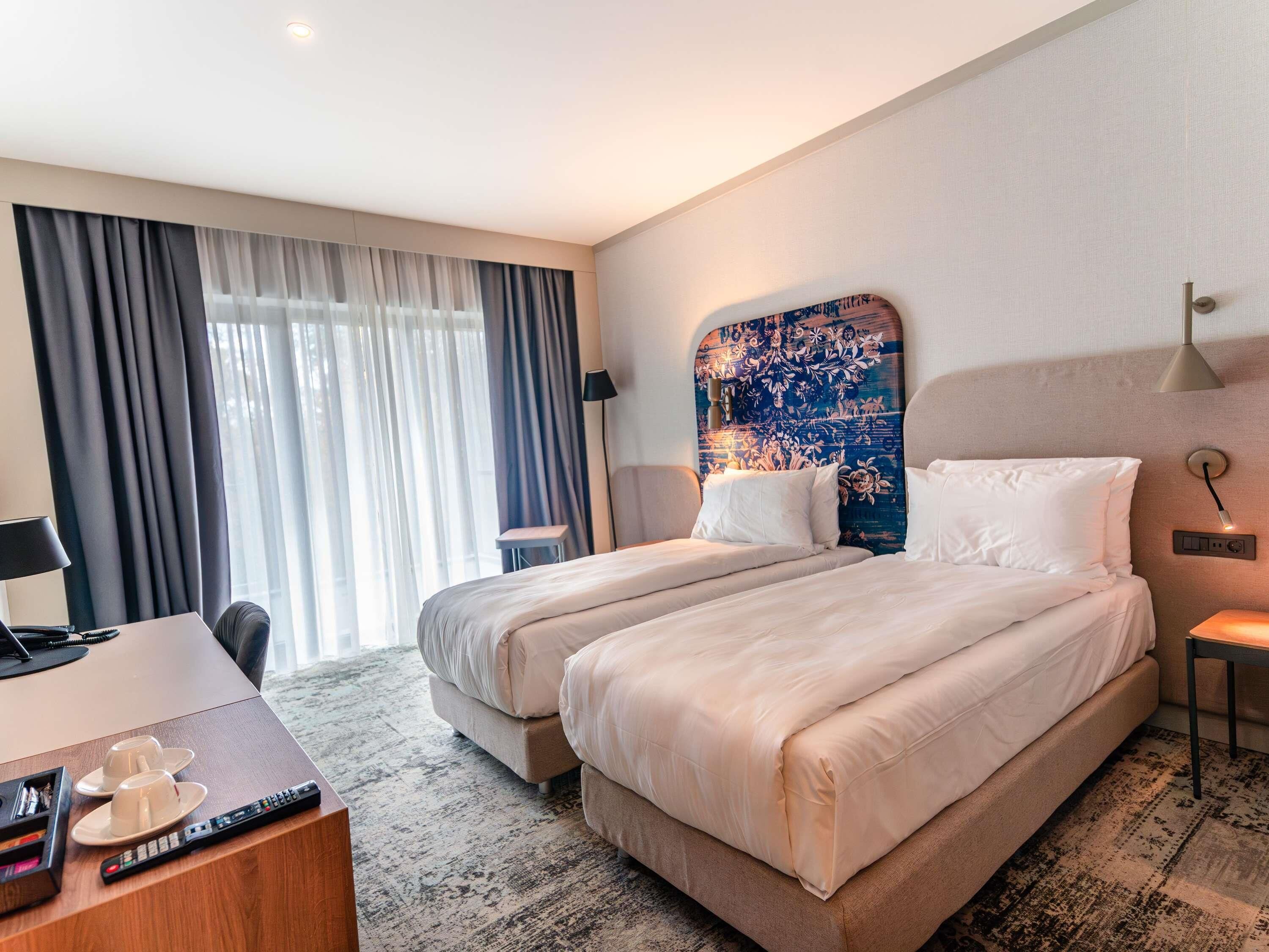 Classic Room, 2 Twin Beds | Premium bedding, minibar, in-room safe, soundproofing