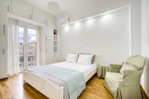 2 bedrooms, desk, iron/ironing board, free WiFi - Φωτεινό Αρχοντικό Διαμέρισμα
 (Athina)