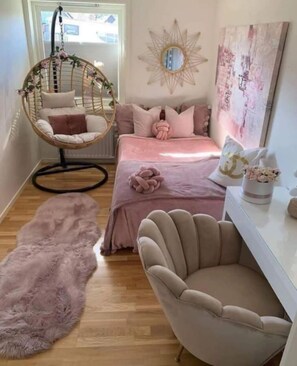 10 bedrooms, free WiFi, bed sheets - Creative Concept Living Rooms (Gujrat)