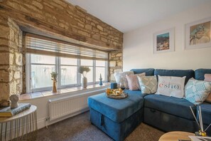 Apartment, Multiple Beds | Living area - Spacious Historic Flat Heart of Town Smart tv Wifi (Cirencester)