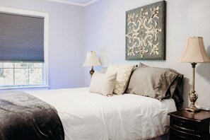 Room - Close to Downtown, Emma B's Place (Montgomery)