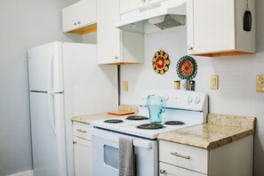 Private kitchen - Close to Downtown, Emma B's Place (Montgomery)