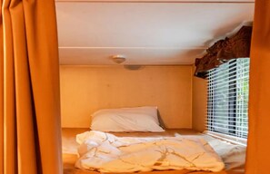 1 habitación, caja de seguridad en la habitación, escritorio y wifi 