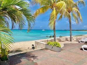 On the beach - Arashi Beachfront - The best sunsets in Aruba! (Malmok)